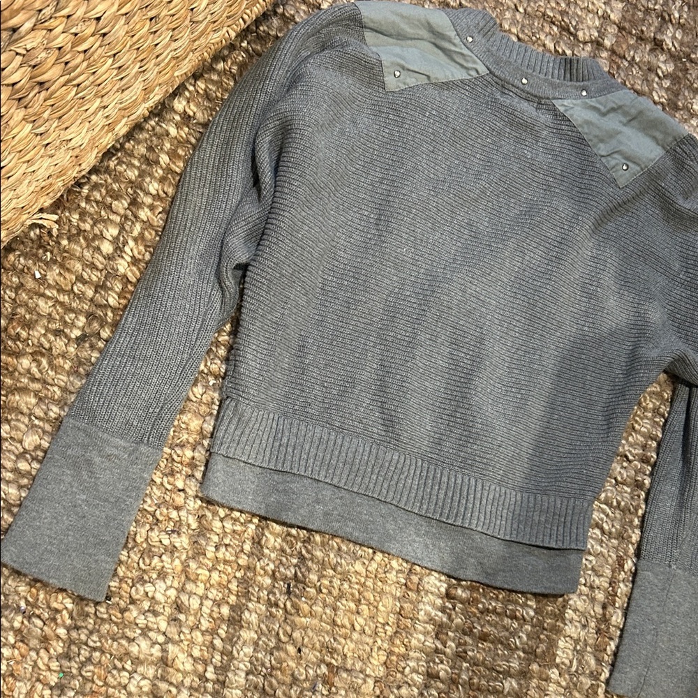 Shae Cotton Cashmere Blend Grey V-neck Sweater Size Medium - Picture 8 of 8